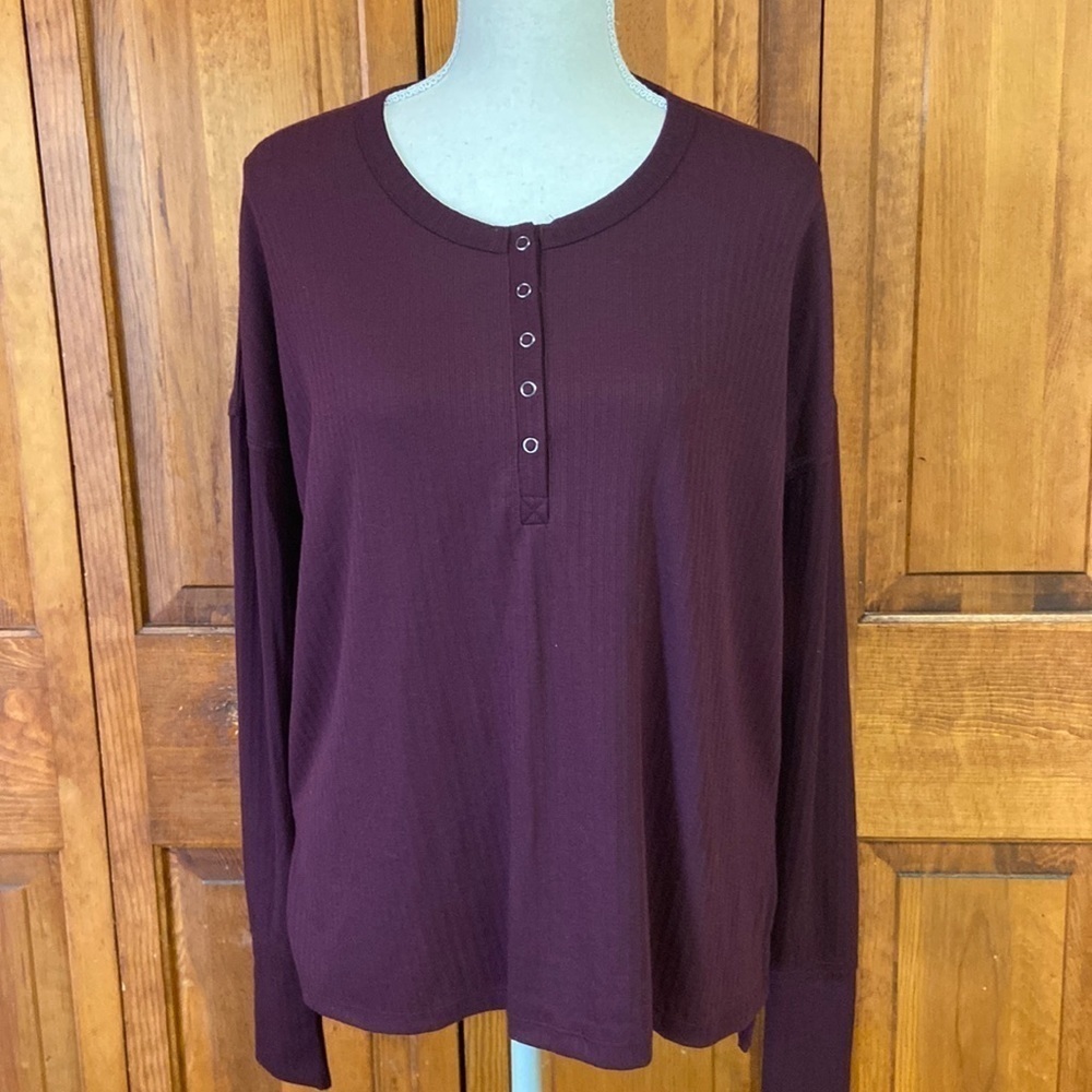 SO Oversized Henley Drop Long-sleeved Tee in Magma Color NWT Size S